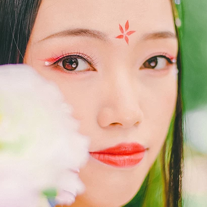 嬌艷花朵粉裙頭像，唯美古風女子頭像