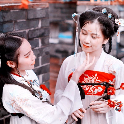 梅花樹下閨蜜頭像，唯美古風女子真人頭像