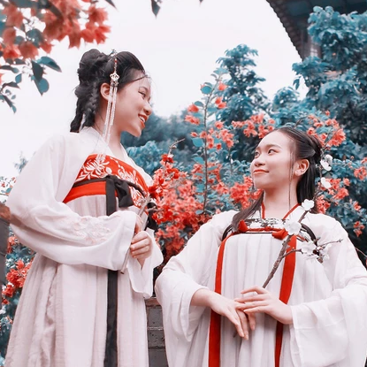 梅花樹下閨蜜頭像，唯美古風女子真人頭像