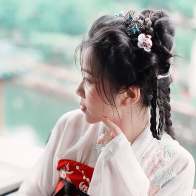梅花樹下閨蜜頭像，唯美古風女子真人頭像