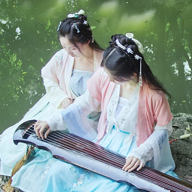 綠陰樹(shù)下閨蜜頭像，唯美古風(fēng)女子頭像