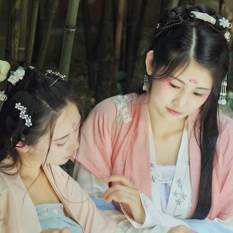 綠陰樹(shù)下閨蜜頭像，唯美古風(fēng)女子頭像