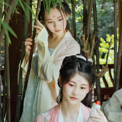 綠陰樹(shù)下閨蜜頭像，唯美古風(fēng)女子頭像