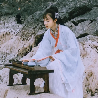 優(yōu)雅白衣女子頭像，唯美古風女子真人頭像