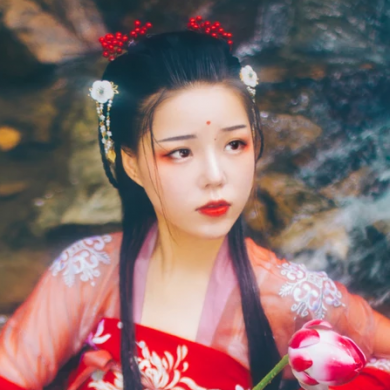 嬌艷紅衣女子頭像，唯美古風真人頭像