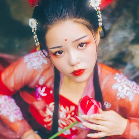 嬌艷紅衣女子頭像，唯美古風真人頭像