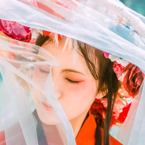 花樣紅衣女子頭像，唯美古風真人頭像
