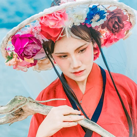 花樣紅衣女子頭像，唯美古風真人頭像