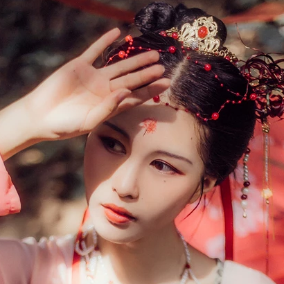 嬌艷彼岸花女子頭像，唯美古風真人頭像