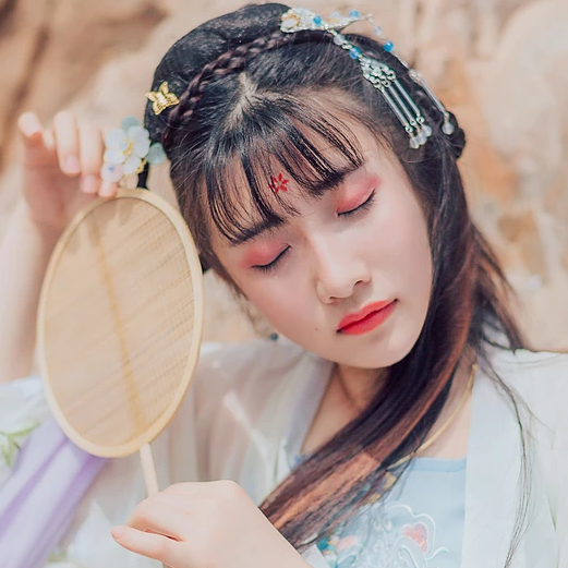 飄逸帶團扇小清新頭像，唯美古風女子真人頭像