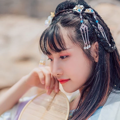 飄逸帶團扇小清新頭像，唯美古風女子真人頭像