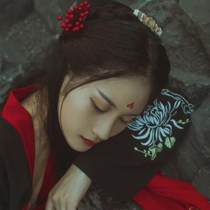 紅妝帶傘古風頭像，唯美古風真人女子頭像