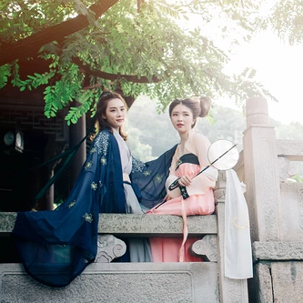竹林山寺閨蜜古風頭像，唯美古風女子真人頭像