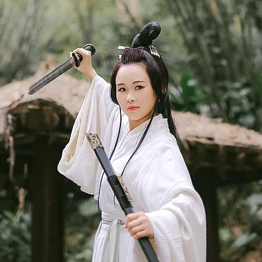 白衣俠女冷艷頭像，唯美古風女子真人頭像