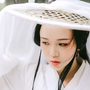 白衣俠女冷艷頭像，唯美古風女子真人頭像