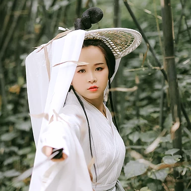 白衣俠女冷艷頭像，唯美古風女子真人頭像