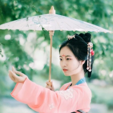 紅衣女子帶傘頭像，唯美古風女子真人頭像