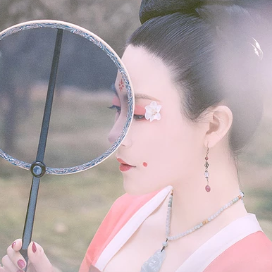 妖嬈女生頭像，唯美古風真人頭像