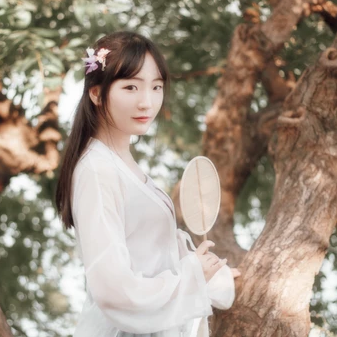 荷塘邊漢服古風頭像，唯美古風女子真人頭像