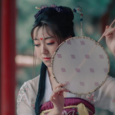 唯美漢服女生頭像，古風真人女子頭像