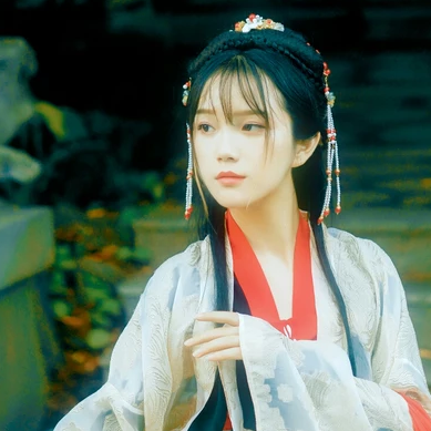 優雅時尚古風頭像，唯美古風真人女子頭像