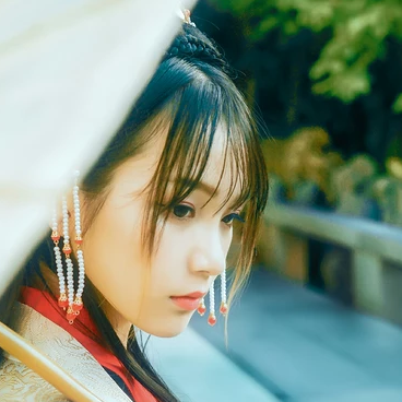 優雅時尚古風頭像，唯美古風真人女子頭像