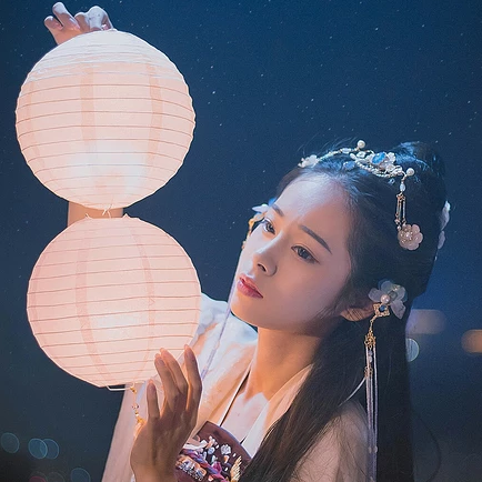 提燈唯美古風少女真人頭像