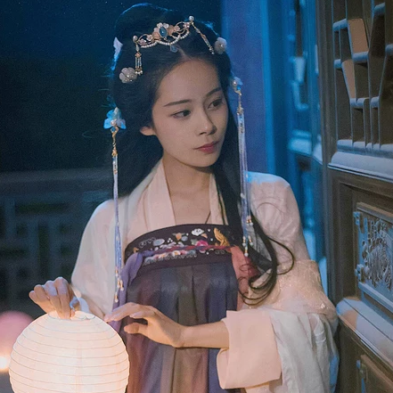 提燈唯美古風少女真人頭像