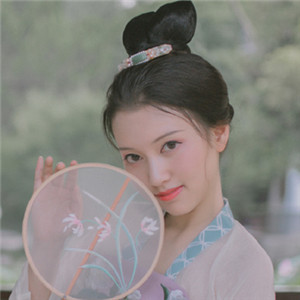 荷塘院內美人醉古風頭像，女生唯美意境頭像