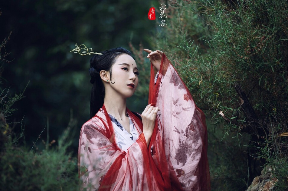 庭院深深思幾許古風女子頭像，古風真人頭像