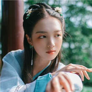 清荷滿塘綠衣小姑娘古風頭像，愜意唯美女生頭