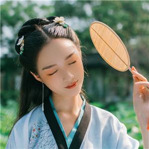 清荷滿塘綠衣小姑娘古風頭像，愜意唯美女生頭