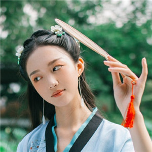 清荷滿塘綠衣小姑娘古風頭像，愜意唯美女生頭