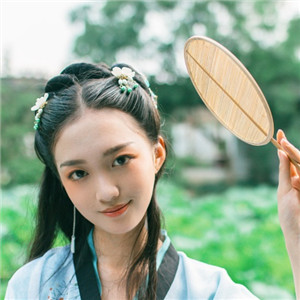 清荷滿塘綠衣小姑娘古風頭像，愜意唯美女生頭