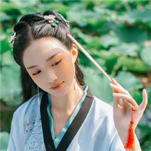 清荷滿塘綠衣小姑娘古風頭像，愜意唯美女生頭