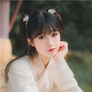 庭院花間漢服少女頭像，古風(fēng)真人唯美qq頭像