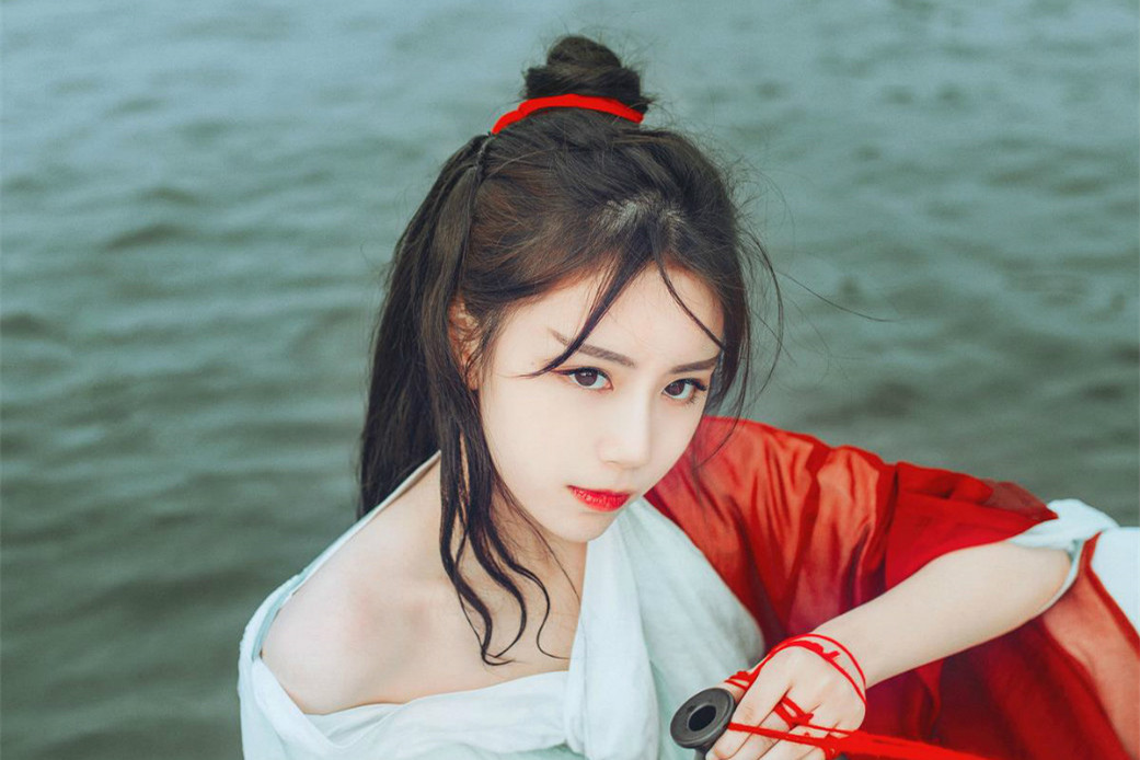 俠骨柔情女子古風頭像大全，紅衣似火灼人眼
