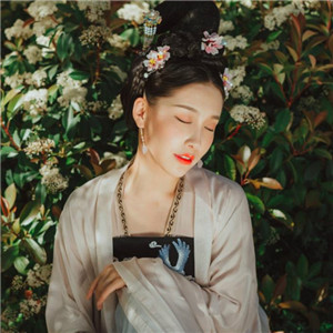 深深庭院美人古風頭像，漢服真人頭像qq頭像