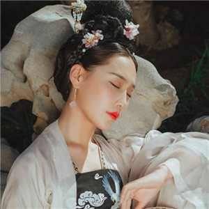 深深庭院美人古風頭像，漢服真人頭像qq頭像
