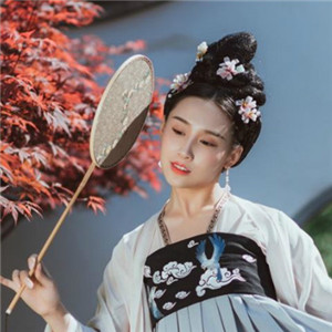 深深庭院美人古風頭像，漢服真人頭像qq頭像