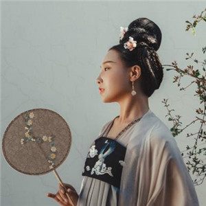 深深庭院美人古風頭像，漢服真人頭像qq頭像