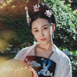 深深庭院美人古風頭像，漢服真人頭像qq頭像