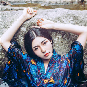林間溪水靈氣女子頭像，唯美古風頭像真人