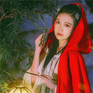 夜深庭間女子古風頭像大全，紅斗篷美人qq頭像