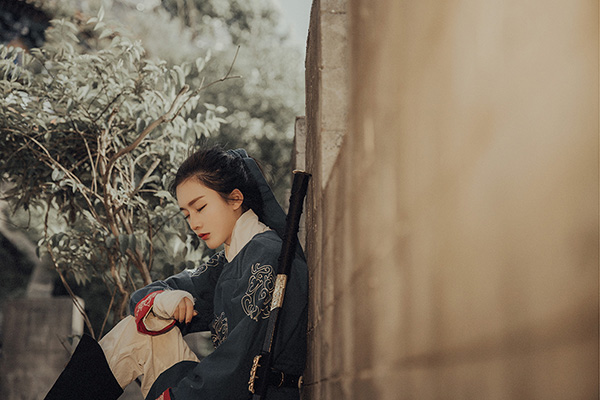俠風滿溢古風真人頭像，英氣女生頭像