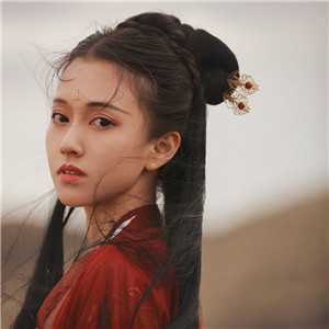 紅衣冷艷古風女子真人頭像，女生古風qq頭像