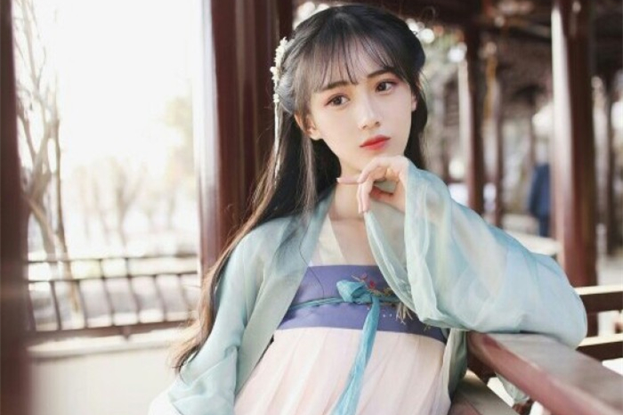 粉妝玉琢的女子古風頭像，中國風女生頭像