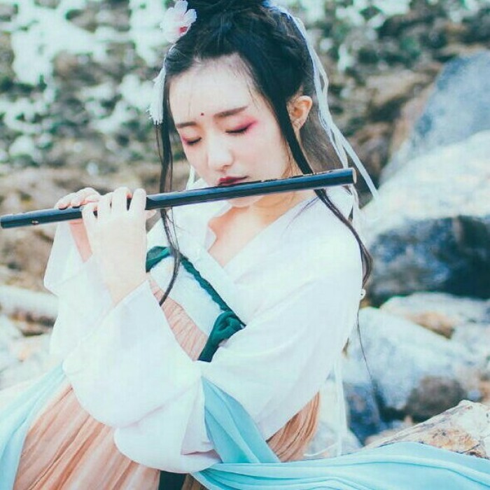 柳眉杏眼女生頭像，古風(fēng)女子qq頭像