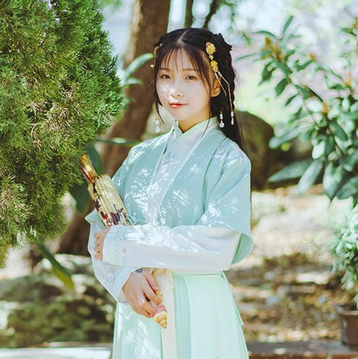 溫柔可人古風漢服女子頭像，端莊秀麗女生頭像