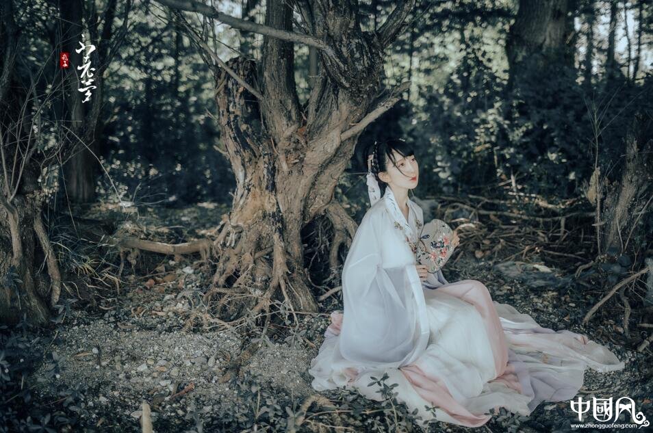優美古風句子:錦繡斷相思意